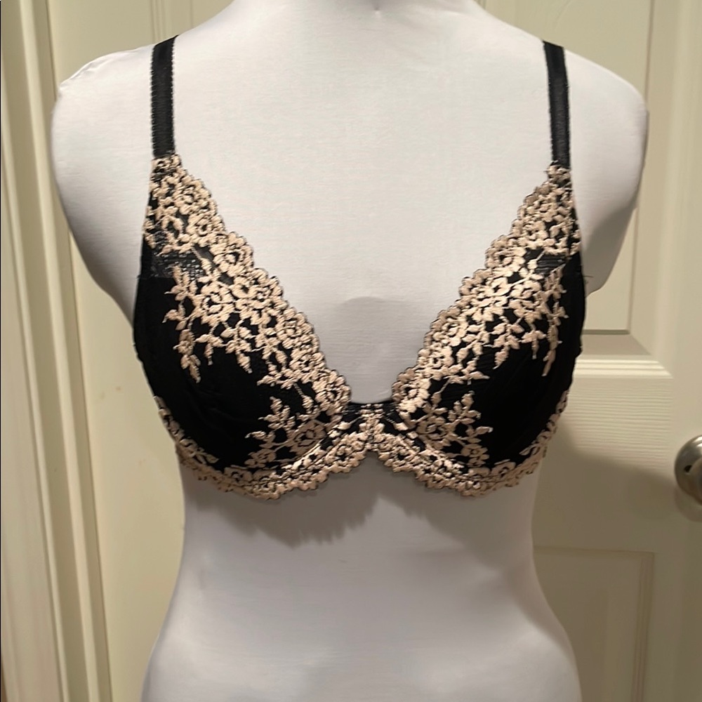 Wacoal Black and Cream Lace Full-Coverage Bra